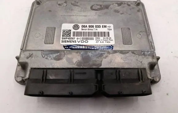 Volkswagen Golf V Engine control unit/module 06A906033EM 5WP40267