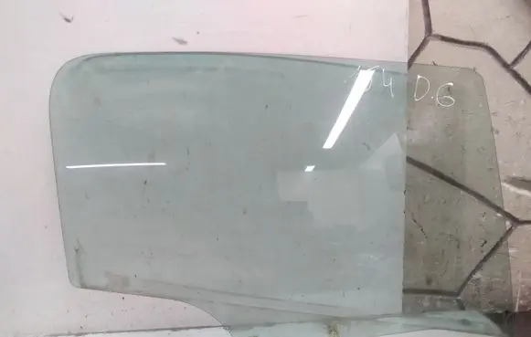 Peugeot 307 Rear door window glass 