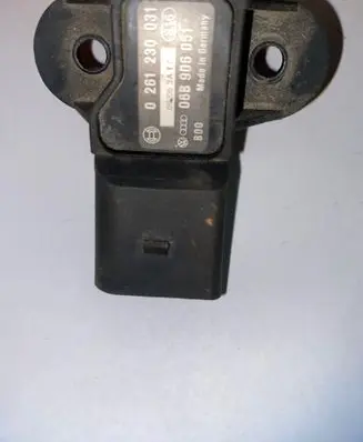 Volkswagen Golf V Air pressure sensor 06B906051 0261230031