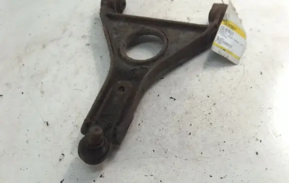 Renault 21 Front lower control arm/wishbone 