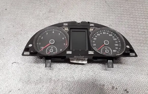 Volkswagen PASSAT CC Speedometer (instrument cluster) 3C8920970F