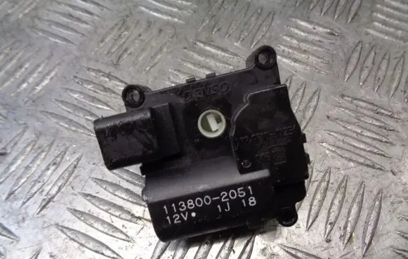 Toyota Avensis T250 Central body control module 113800-2051