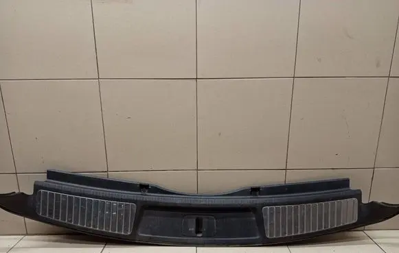 Trunk/boot sill cover protection