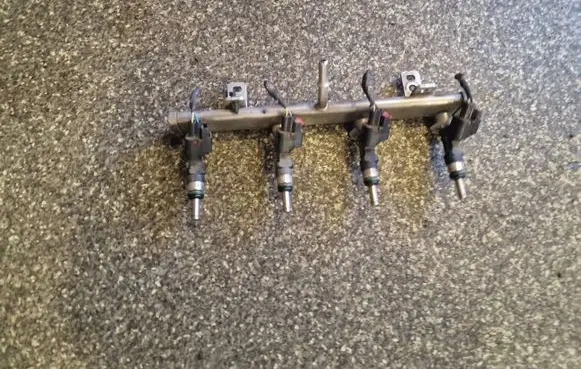 Fiat 500L Fuel injector