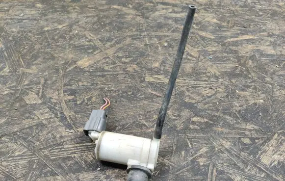 Infiniti G35 Windscreen/windshield washer pump 2224625A