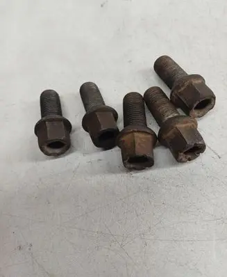 Volkswagen PASSAT B5.5 Nuts/bolts 