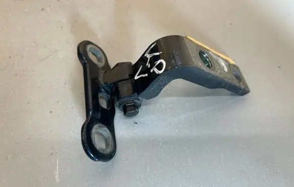 Volvo XC60 Front door upper hinge 