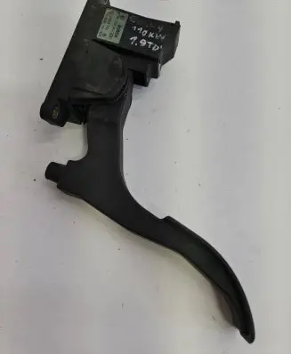 Volkswagen Golf IV Accelerator throttle pedal 0281002342 1721503K 206413