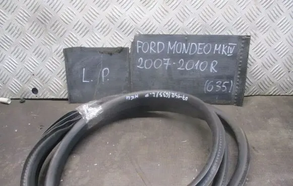 Ford Mondeo MK IV Rubber seal loading door 