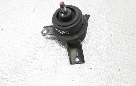 Hyundai i20 (PB PBT) Engine mount bracket