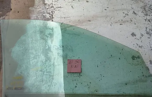 Ford Fiesta Front door window glass four-door 43R001583