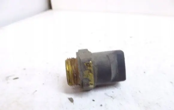 Volkswagen PASSAT B5 Coolant temperature sensor 312959481C