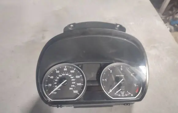 BMW 1 E81 E87 Speedometer (instrument cluster) 9187333 62109187333 62109242335