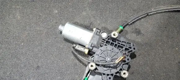 Ford Mondeo MK II Rear door window regulator motor 0130821681866