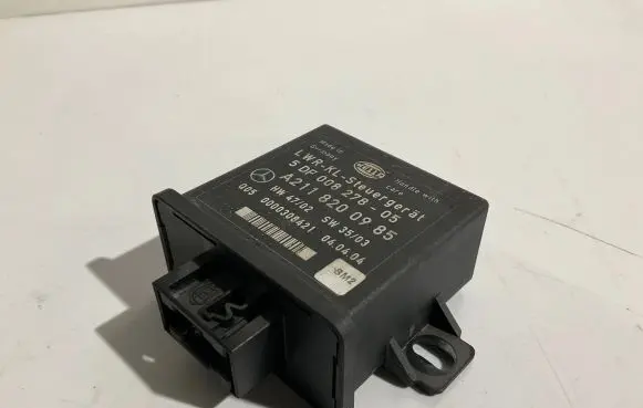 Mercedes-Benz E W211 Light module LCM A2118200985 0000308421 5DF00827805