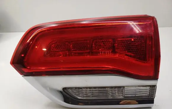 Jeep Grand Cherokee Tailgate rear/tail lights P68110046AD