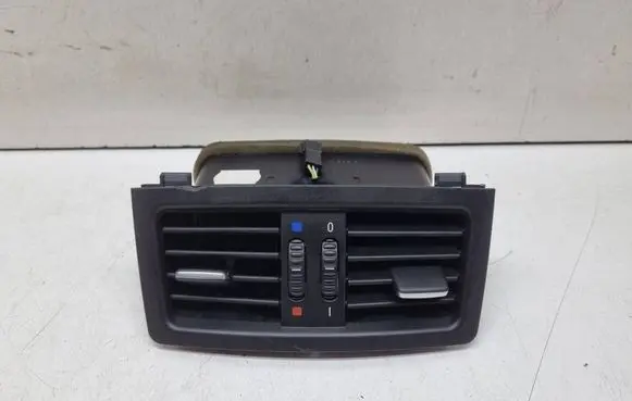 BMW 5 E60 E61 Rear air vent grill 7129556