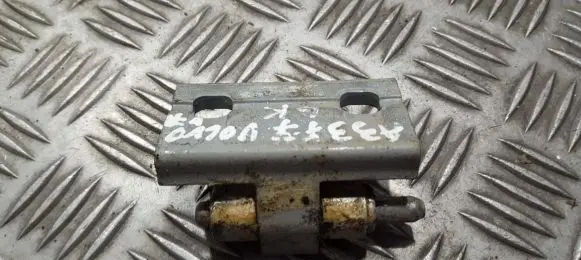 Volvo V70 Rear door lower hinge