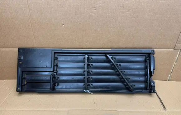 Land Rover Defender Intercooler air guide/duct channel L8B28475