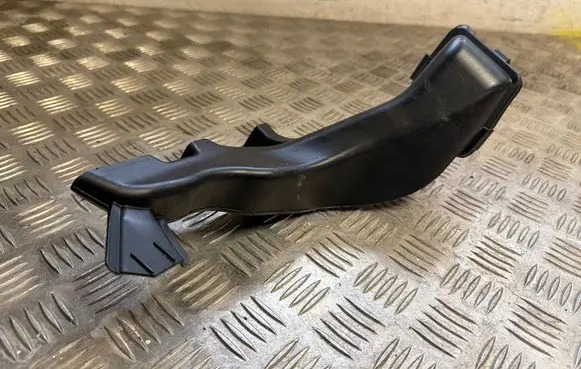 BMW i4 Cabin air duct channel 6805555 58450713