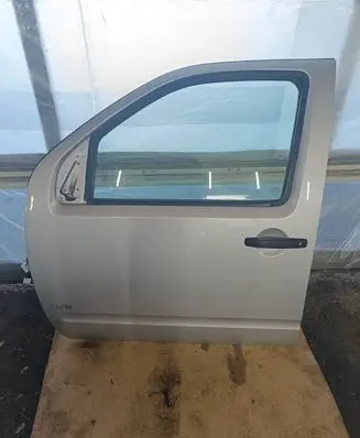 Nissan Navara D40 Front door