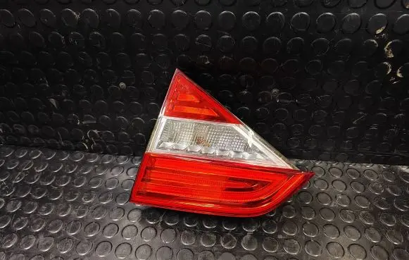 Tailgate rear/tail lights