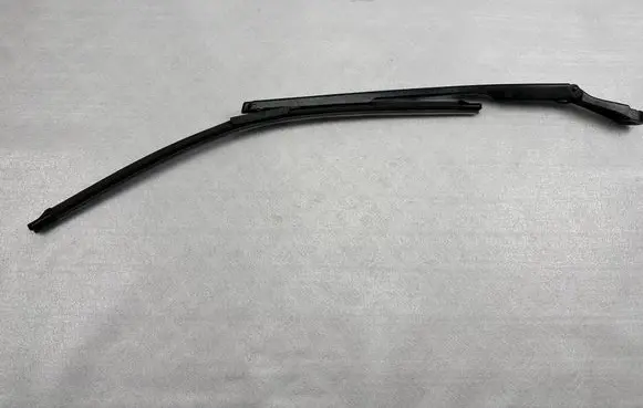 Front wiper blade arm
