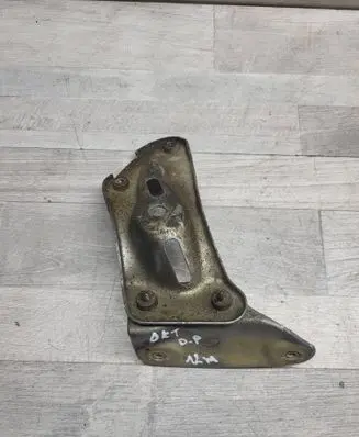 Skoda Octavia Mk2 (1Z) Fender mounting bracket 1Z0821142A