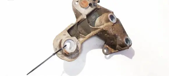 Volkswagen PASSAT B5.5 Engine mounting bracket 8e0199352