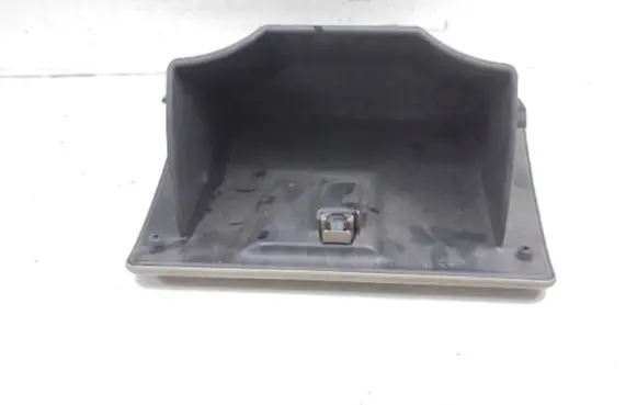 Ford Escape I Glove box