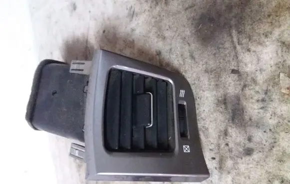 Toyota Avensis Verso Dashboard side air vent grill/cover trim