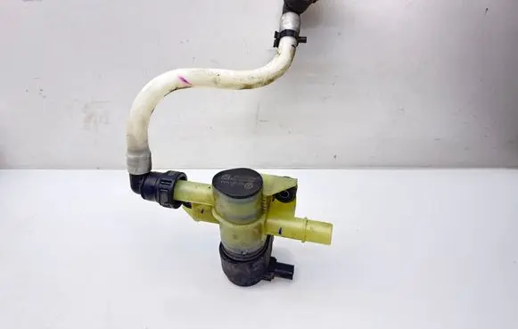 Volkswagen Golf VIII Fuel pressure regulator 5QF201549A