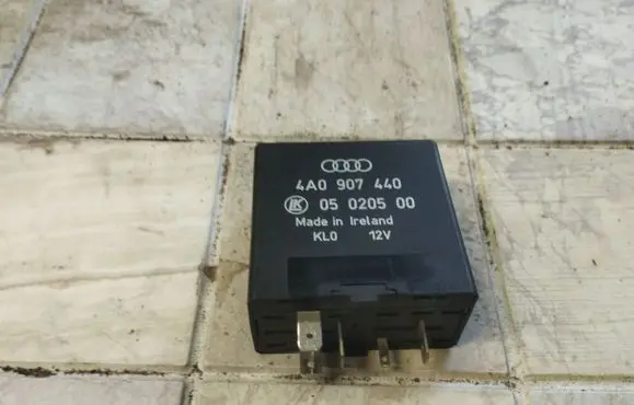 Audi A6 S6 C5 4B Window wiper relay 4A0907440