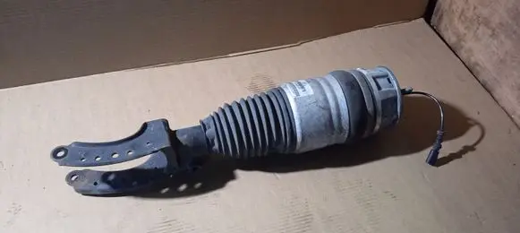 Volkswagen Touareg II Air suspension front shock absorber 7P6616039
