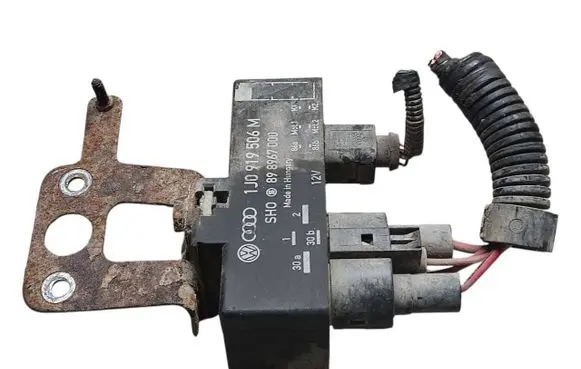 Skoda Roomster (5J) Coolant fan relay 1J0919506M 898967000