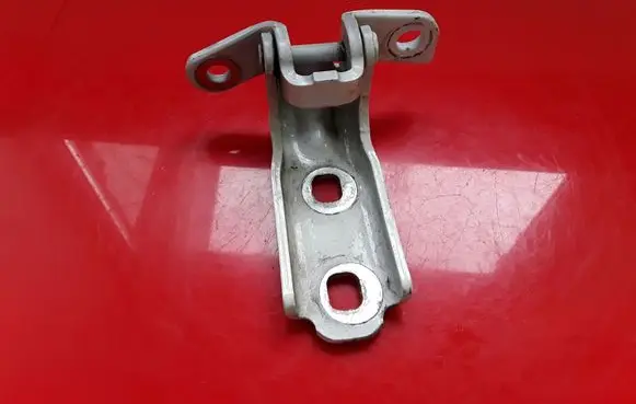 Opel Zafira C Rear door lower hinge 0515