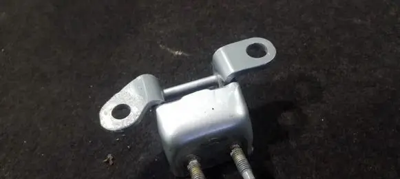 Honda CR-V Rear door lower hinge