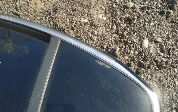Volvo S80 Rear vent window glass as2