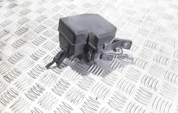 Toyota Yaris Fuse module 8266252320