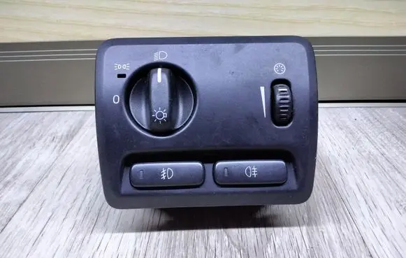 Volvo V70 Light switch 30739312