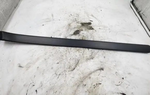 Audi A4 S4 B5 8D Front door trim bar 8D0867410A