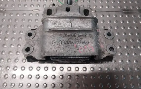 Audi Q3 8U Gearbox mounting bracket 8J0199555K