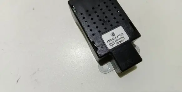 Volkswagen Golf VI Aerial antenna amplifier 5M0035570B