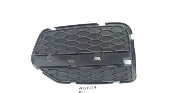 Audi Q3 8U Front fog light trim/grill 8U0807151F