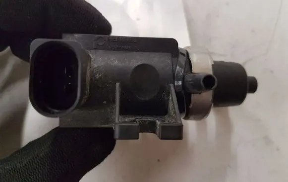 Volkswagen Golf IV Turbo solenoid valve 1J0906627 72290320