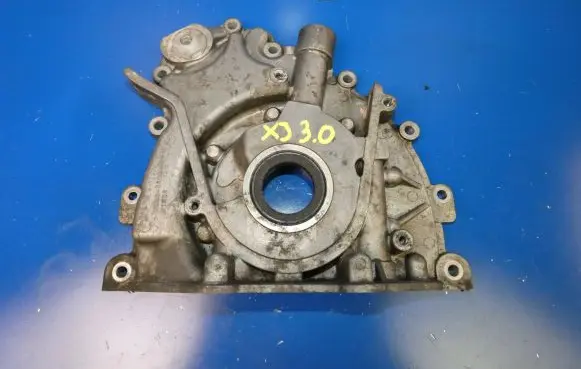 Jaguar XJ X351 Oil pump 9X2Q-6600-AB U1NDA