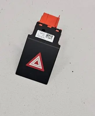 Skoda Fabia Mk1 (6Y) Hazard light switch 5J0953235A 21100919 10012854