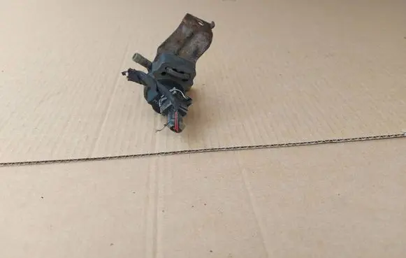 Mercedes-Benz CLK A208 C208 Valve vacuum 0004701593