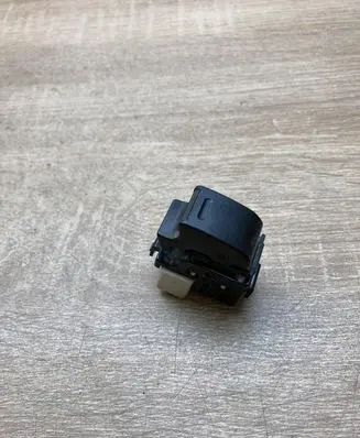 Mazda 6 Electric window control switch 6072D4