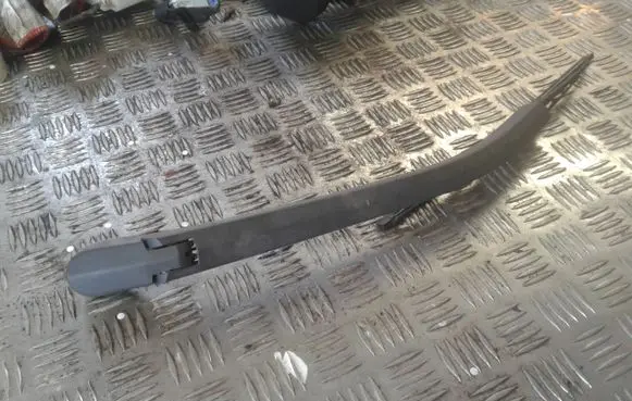 Honda FR-V Rear wiper blade arm